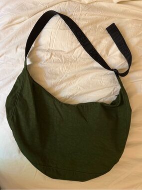 BAGGU Large Crescent Bag in Bay Laurel RARE